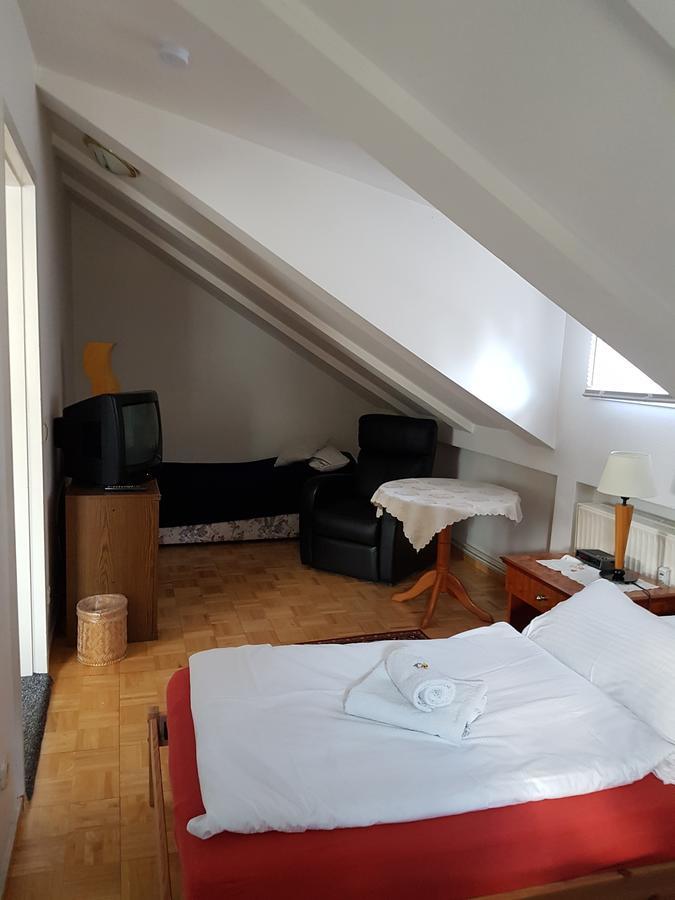 Pension Hubertus Berlin Exteriör bild